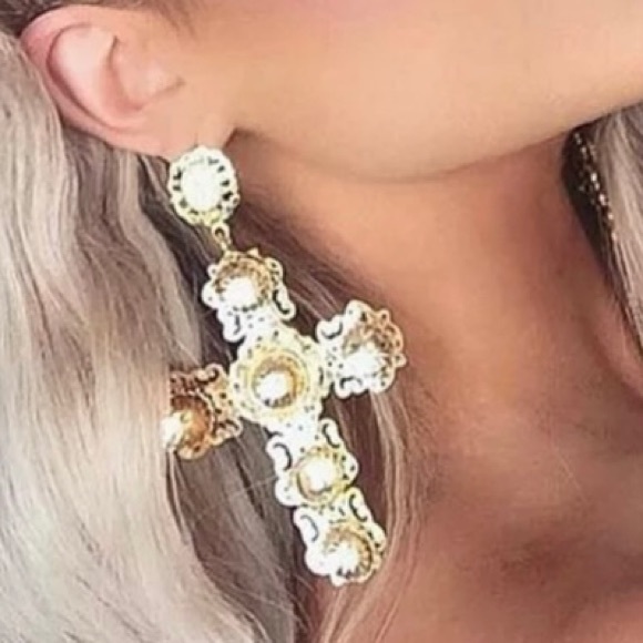 ✨GOLDEN CROSS✨GORGEOUS UNIQUE STUD EARRINGS✨NEW‎ - Picture 2 of 10